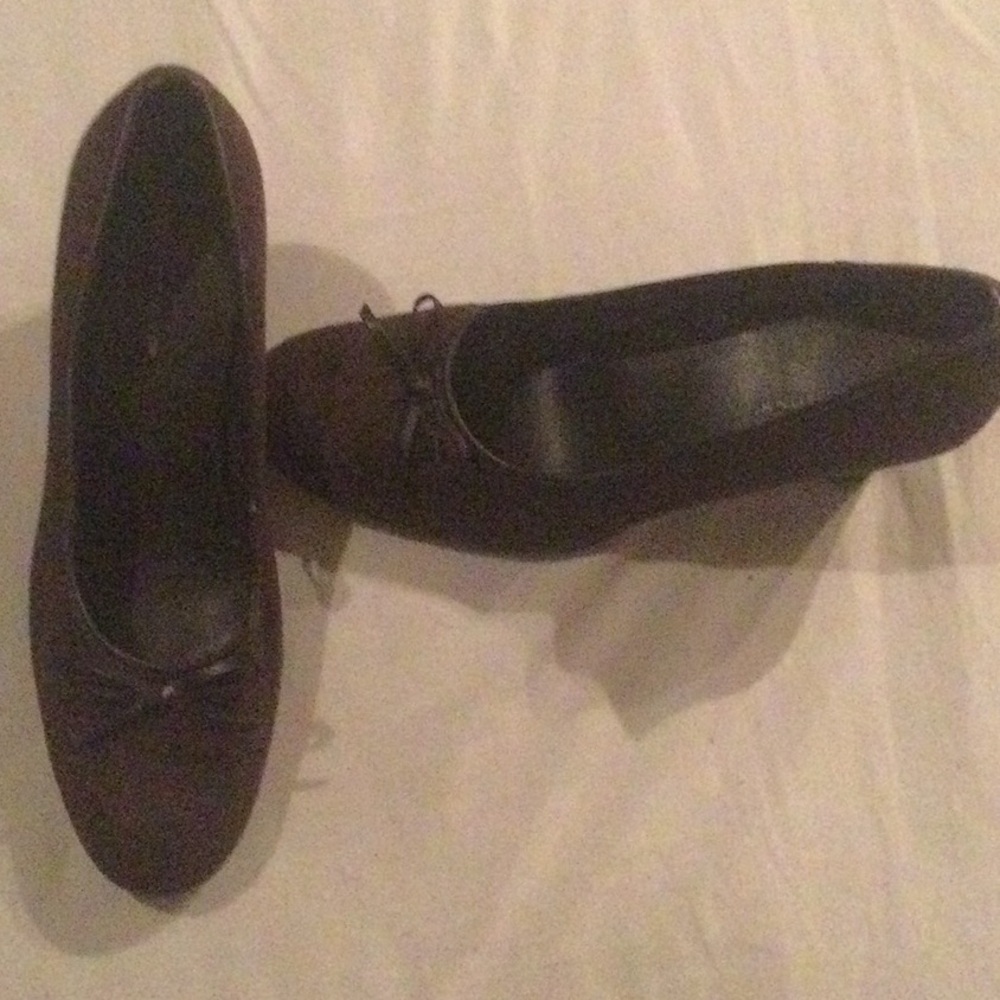 Predictions Pumps Heels Womens, Brown suede Bow round toe 3 in heel size 8.5